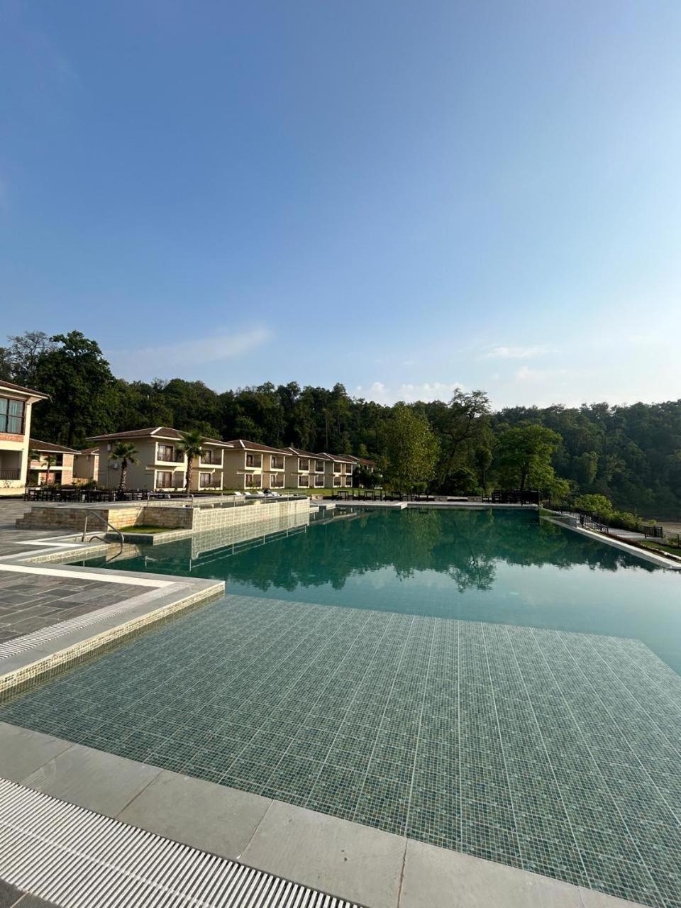 Regenta Resort & Spa By Riverside, จิตวัน ภายนอก รูปภาพ