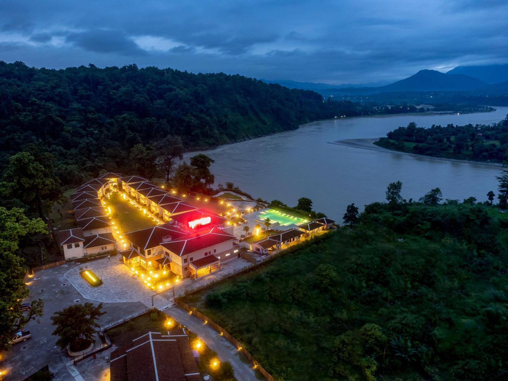 Regenta Resort & Spa By Riverside, จิตวัน ภายนอก รูปภาพ