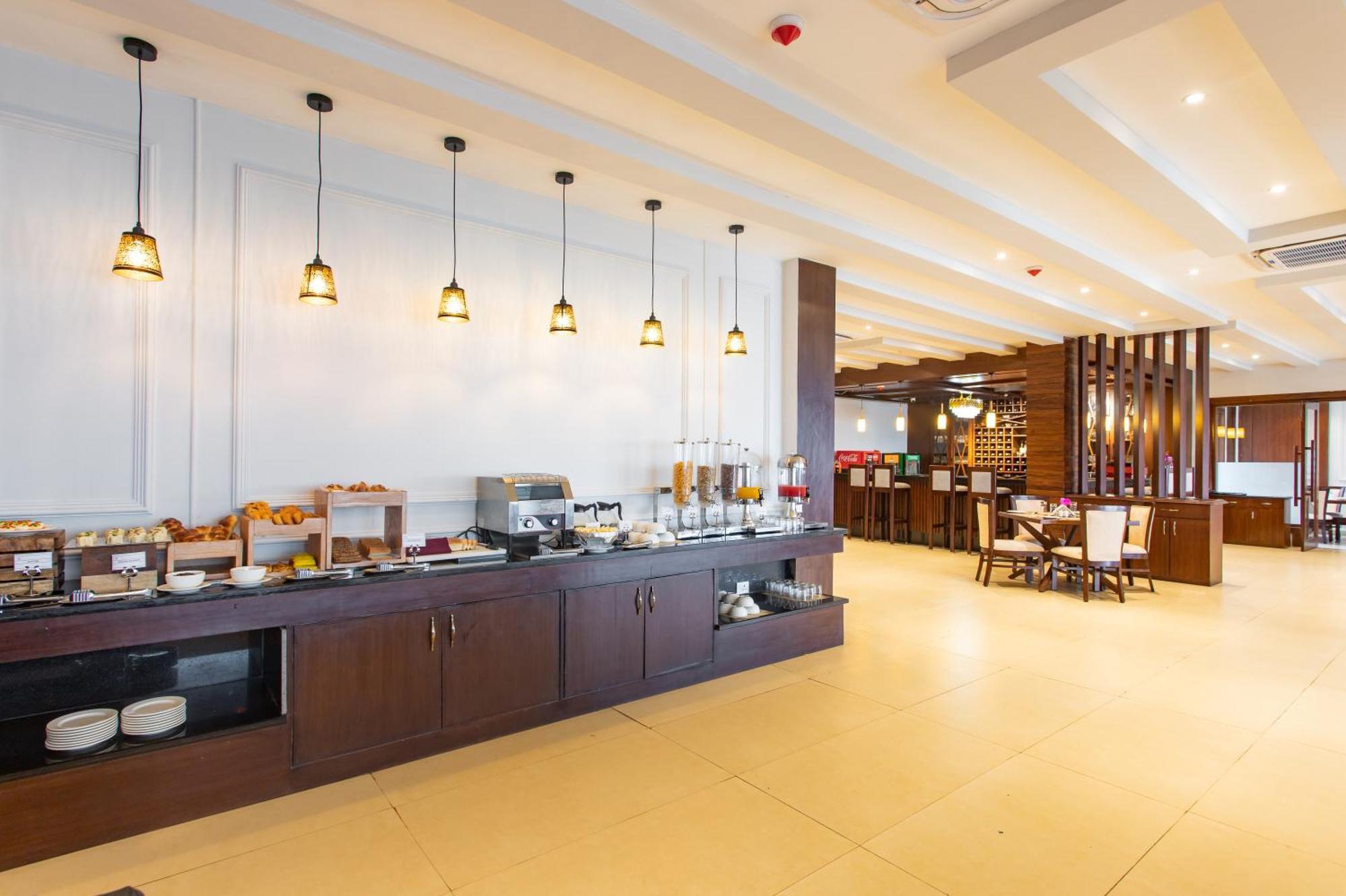 Regenta Resort & Spa By Riverside, จิตวัน ภายนอก รูปภาพ